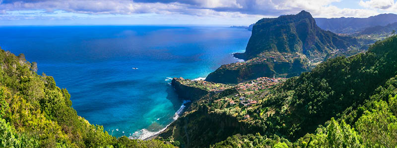 Utsikt ver Santana vid havet p Madeira.
