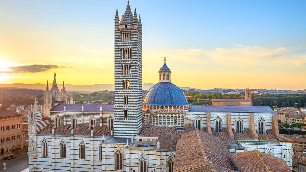Katedralen i medeltidsstaden Siena i Toscana