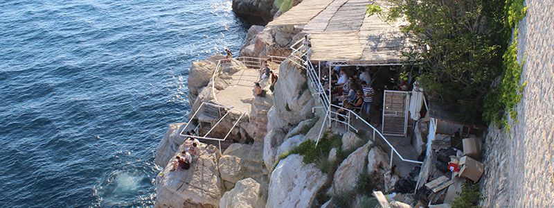 Buza Bar i Dubrovnik vid havet.