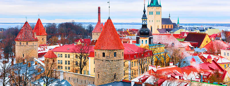 Utsiktsbild över Tallinn och kyrkan i Estland.