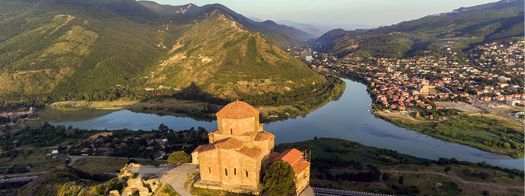 Jvari kloster på sin höjd i Georgien.