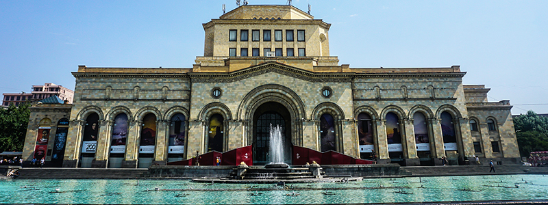 Det historiska museet vid Republikens plats i Jerevan, Armenien