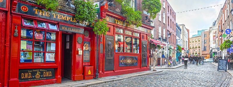 En traditionell irlndsk pub i Dublin, the Temple Bar, Irland.