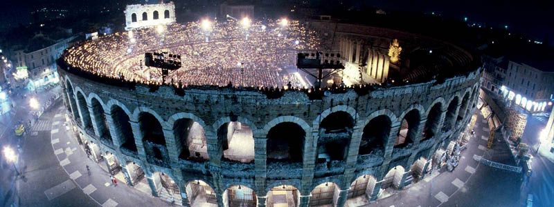 Opera i Verona under bar himmel p amfiteatern.