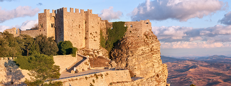 Slottet Erice Venere på sin höjd med utsikt över Sicilien.