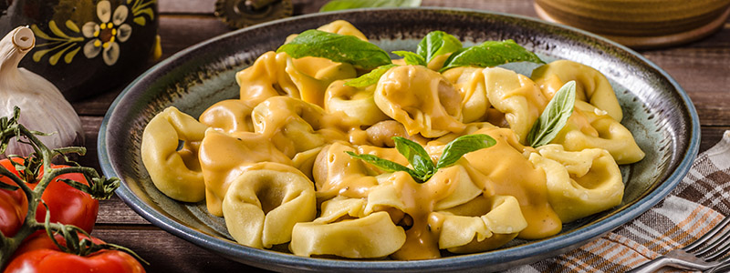 Italiensk tortellini p en vandringsresa till Amalfi.