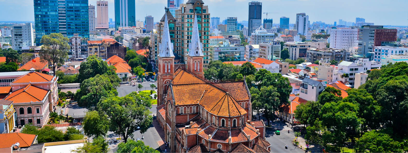 Ho Chi Minh City stad med Notre Dame-katedralen i Vietnam.
