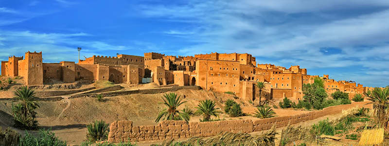 Den imponerande fästningen Kasbah Taourirt i Quarzazates ytterområde.