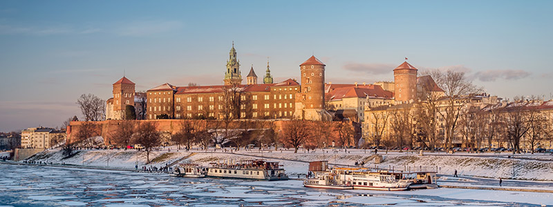 Wawel slottet i vinterlandskap p nyrsresa till Krakow.