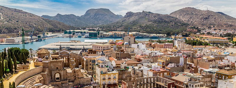 Bild ovanifrån på hamnstaden Cartagena på Costa Blanca, östkusten i Spanien.