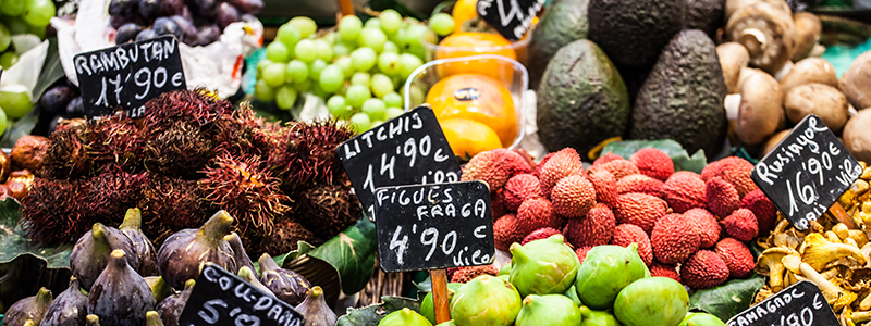 Den färgglada matmarknaden La Boqueria i Barcelona.