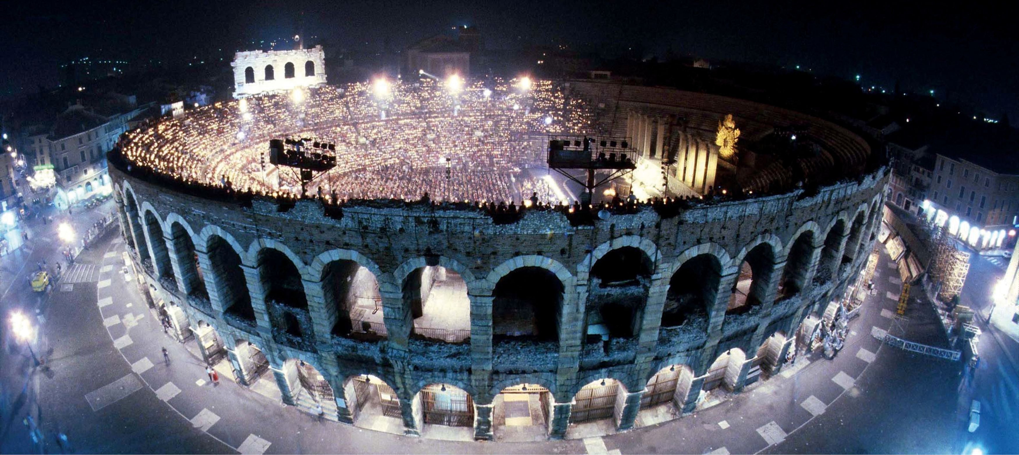 den gamla utomhusarenan i verona