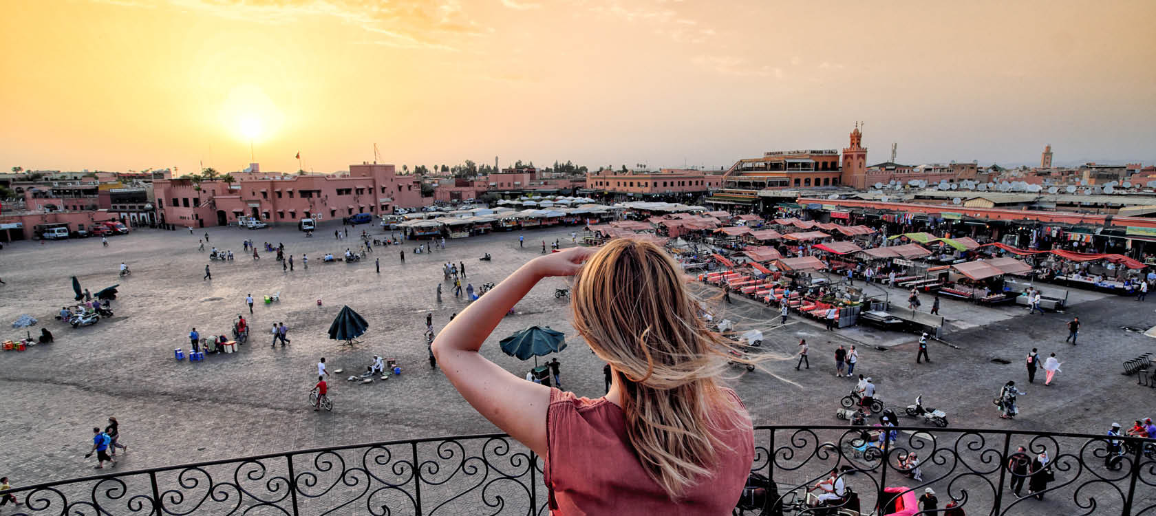 Djema el Fna platsen i Marrakech, Marocko.