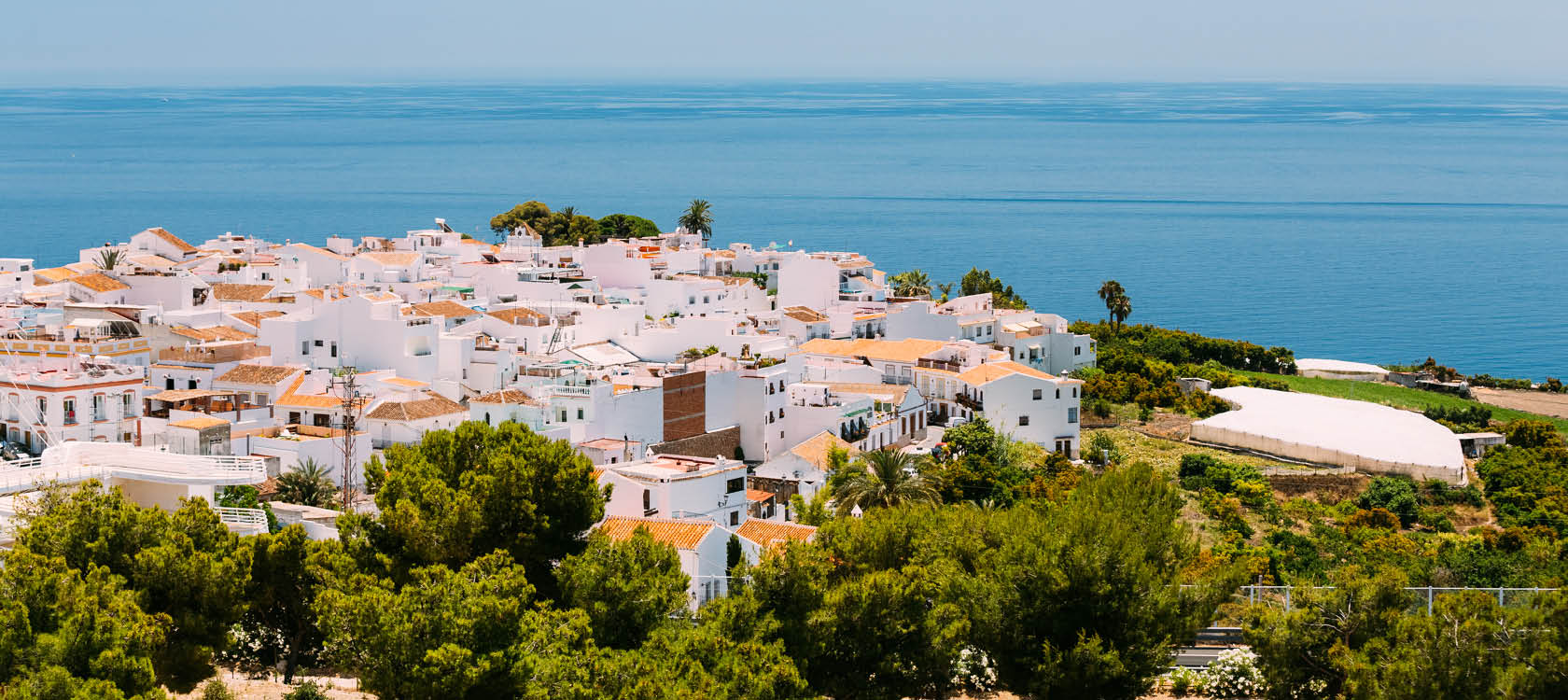 Andalusiens vita byar bland skog och Medelhavet på en långtidssemester.