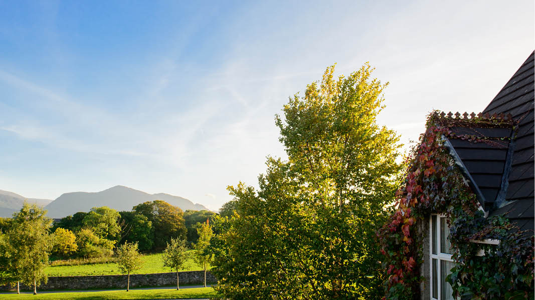 Vackert irlndskt berglandskap utanfr Victoria House Hotel i Killarney, Irland. 