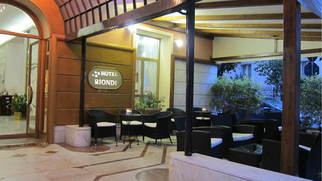Entrn till det  4-stjrniga hotell Biondi i Montecatini Terme, resa till Italien.
