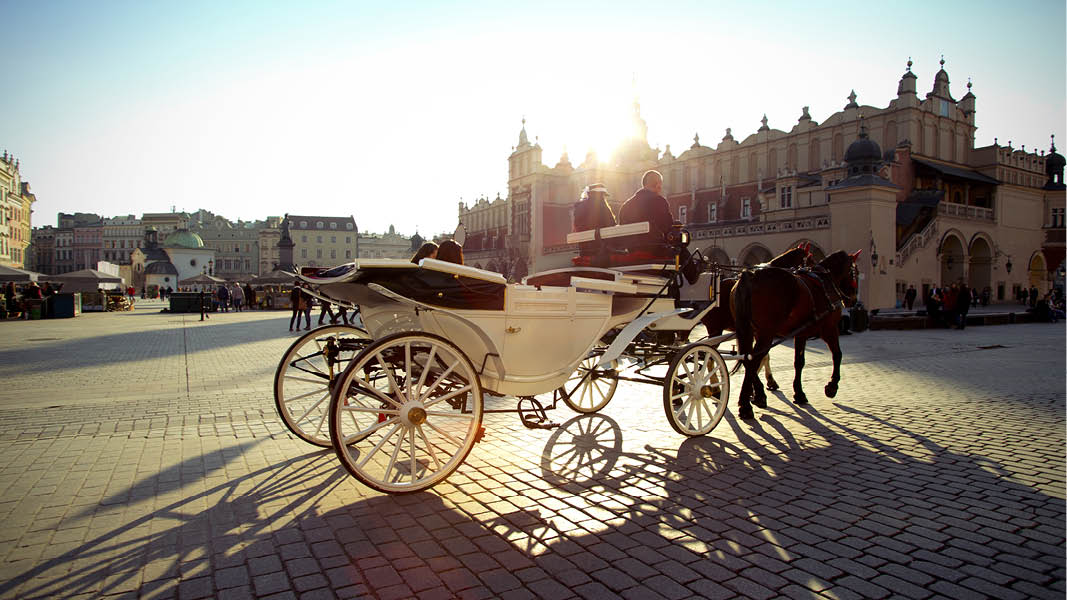 gamla stadsdelen i krakow med torget p kulturresa till krakow