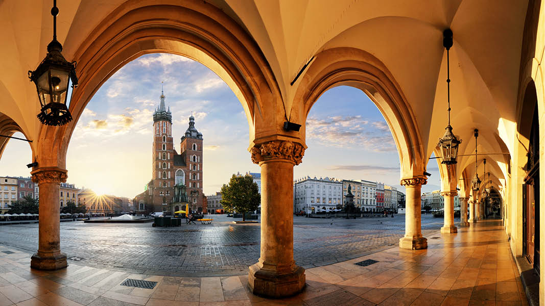 st mary basilikan vid torget i krakow p en nyrsresa