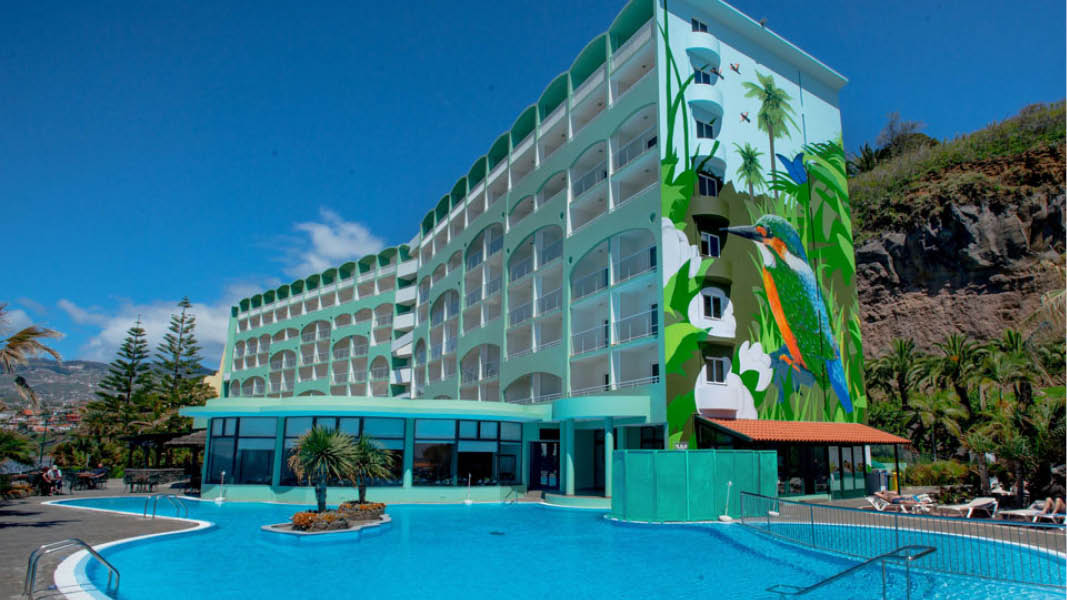 Pestana Bay, All inclusive hotell med fri bar och strandlge p n Madeira.