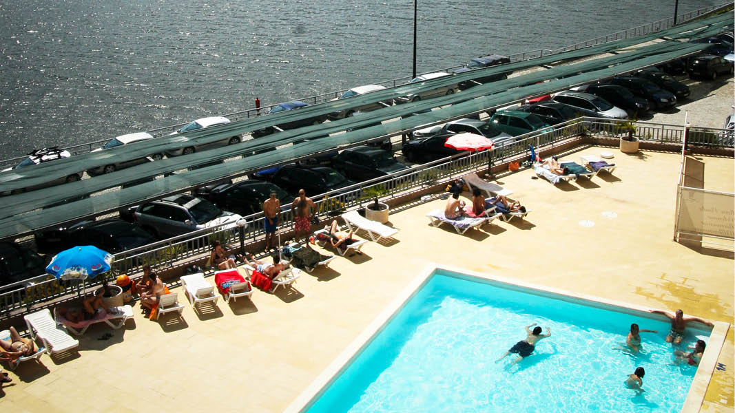 Poolen p Hotel Rega Douro i Portugal.