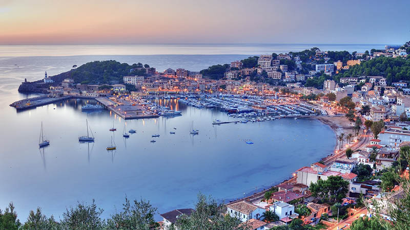 gemytliga port de soller i kvllsskrud p mallorca