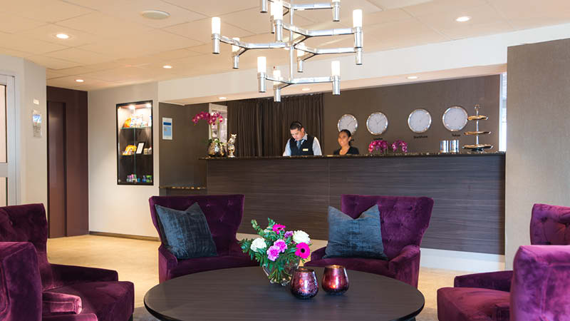 Bo på ett nyrenoverat och 4-stjärnigt hotell bredvid Arlanda flygplats inför semestern. 