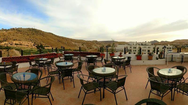 tagterrasse p edom hotel i Petra i Jordan